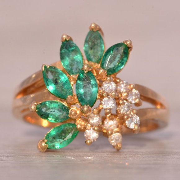 Vintage Emerald and Natural Diamond Cocktail Ring in Yellow Gold - Picture 7 of 11